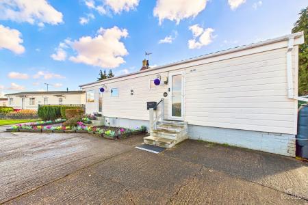 2 bedroom Park home for sale in Maltkiln Road, Barton-upon-Humber, North Lincolnshire, DN18