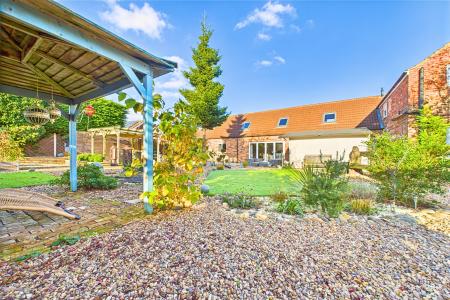 5 bedroom Detached house for sale in North End, Goxhill, North Lincolnshire, DN19