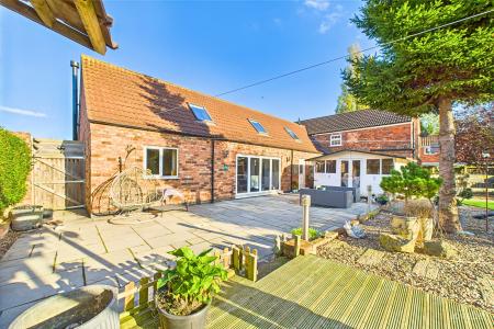 5 bedroom Detached house for sale in North End, Goxhill, North Lincolnshire, DN19