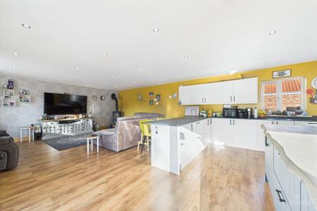 5 bedroom Detached house for sale in North End, Goxhill, North Lincolnshire, DN19