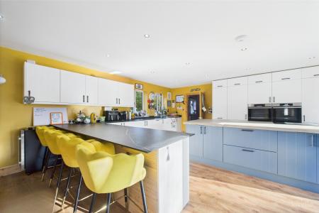 5 bedroom Detached house for sale in North End, Goxhill, North Lincolnshire, DN19