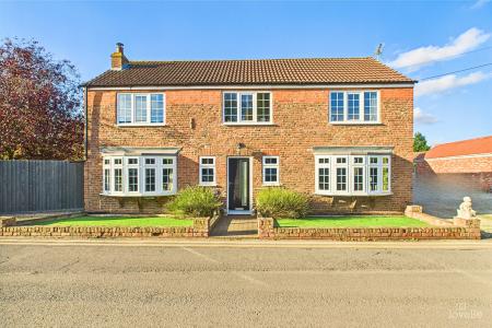 5 bedroom Detached house for sale in North End, Goxhill, North Lincolnshire, DN19