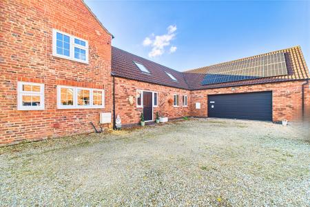 5 bedroom Detached house for sale in North End, Goxhill, North Lincolnshire, DN19
