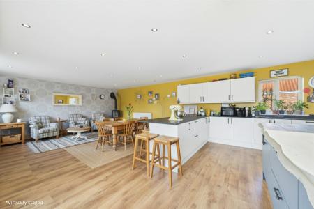 5 bedroom Detached house for sale in North End, Goxhill, North Lincolnshire, DN19