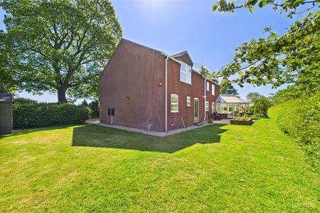 4 bedroom Detached house for sale in Swallow Lane, Wootton, North Lincolnshire, DN39
