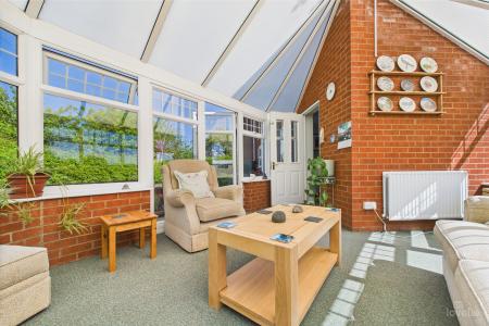 4 bedroom Detached house for sale in Swallow Lane, Wootton, North Lincolnshire, DN39