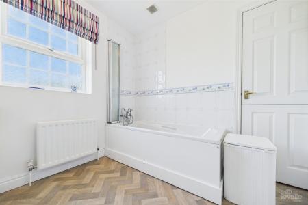 4 bedroom Detached house for sale in Swallow Lane, Wootton, North Lincolnshire, DN39