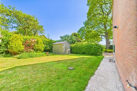 4 bedroom Detached house for sale in Swallow Lane, Wootton, North Lincolnshire, DN39