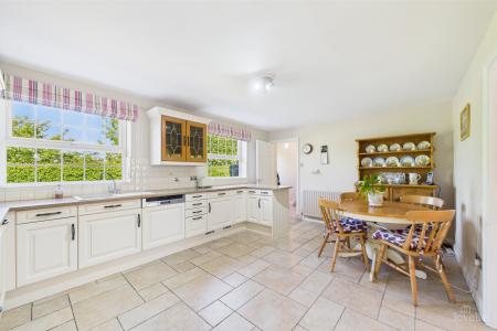 4 bedroom Detached house for sale in Swallow Lane, Wootton, North Lincolnshire, DN39