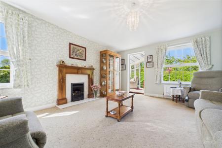 4 bedroom Detached house for sale in Swallow Lane, Wootton, North Lincolnshire, DN39