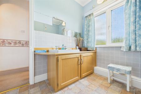 6 bedroom Detached house for sale in West End Road, Ulceby, North Lincolnshire, DN39