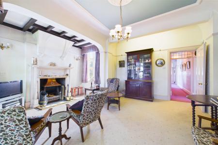 6 bedroom Detached house for sale in West End Road, Ulceby, North Lincolnshire, DN39