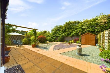 3 bedroom Detached house for sale in Worsley Paddock, Ulceby, North Lincolnshire, DN39