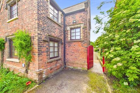 2 bedroom Semi-detached house for sale in Killingholme Road, Ulceby, North Lincolnshire, DN39