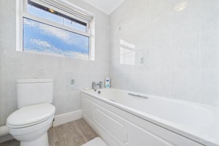 4 bedroom Detached house for sale in Horkstow Road, Barton-upon-Humber, North Lincolnshire, DN18