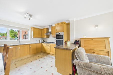 4 bedroom Detached house for sale in Horkstow Road, Barton-upon-Humber, North Lincolnshire, DN18