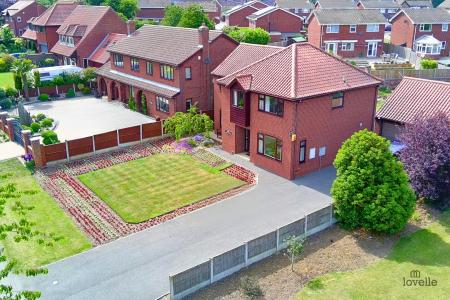 4 bedroom Detached house for sale in Horkstow Road, Barton-upon-Humber, North Lincolnshire, DN18