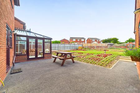 4 bedroom Detached house for sale in Horkstow Road, Barton-upon-Humber, North Lincolnshire, DN18