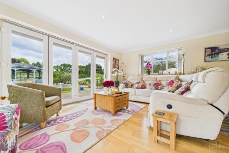 4 bedroom Detached house for sale in Eastfield Road, Barton-upon-Humber, North Lincolnshire, DN18