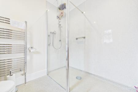 4 bedroom Detached house for sale in Eastfield Road, Barton-upon-Humber, North Lincolnshire, DN18