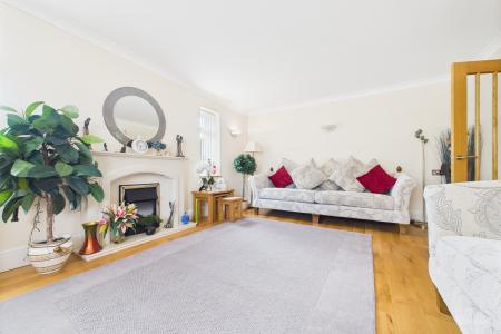 4 bedroom Detached house for sale in Eastfield Road, Barton-upon-Humber, North Lincolnshire, DN18