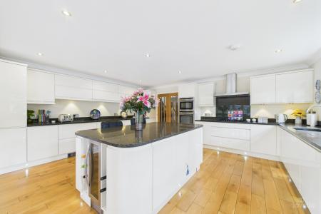 4 bedroom Detached house for sale in Eastfield Road, Barton-upon-Humber, North Lincolnshire, DN18