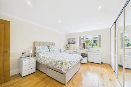 4 bedroom Detached house for sale in Eastfield Road, Barton-upon-Humber, North Lincolnshire, DN18