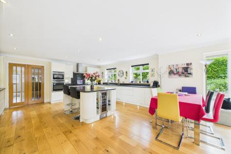 4 bedroom Detached house for sale in Eastfield Road, Barton-upon-Humber, North Lincolnshire, DN18