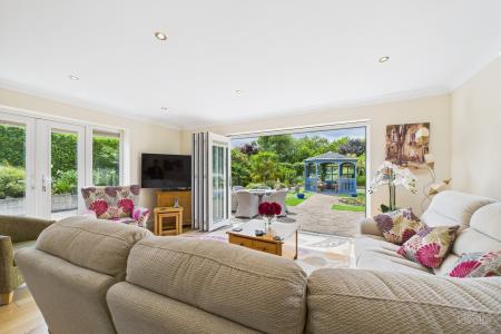 4 bedroom Detached house for sale in Eastfield Road, Barton-upon-Humber, North Lincolnshire, DN18