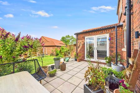 3 bedroom Semi-detached house for sale in Canberra View, Barton-upon-Humber, North Lincolnshire, DN18