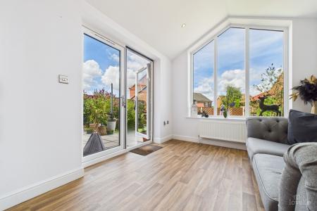3 bedroom Semi-detached house for sale in Canberra View, Barton-upon-Humber, North Lincolnshire, DN18