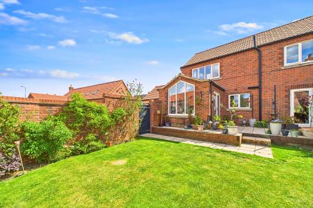 3 bedroom Semi-detached house for sale in Canberra View, Barton-upon-Humber, North Lincolnshire, DN18