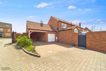 3 bedroom Semi-detached house for sale in Canberra View, Barton-upon-Humber, North Lincolnshire, DN18
