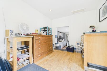 4 bedroom Semi-detached house for sale in Palmer Lane, Barrow-upon-Humber, North Lincolnshire, DN19