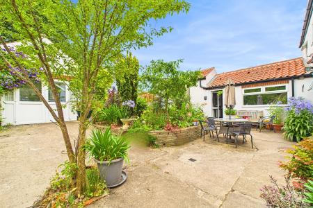 4 bedroom Semi-detached house for sale in Palmer Lane, Barrow-upon-Humber, North Lincolnshire, DN19