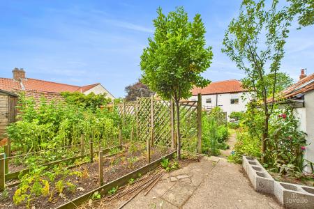 4 bedroom Semi-detached house for sale in Palmer Lane, Barrow-upon-Humber, North Lincolnshire, DN19