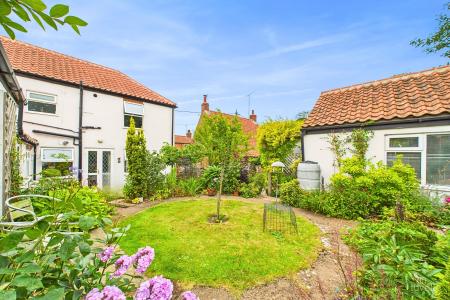 4 bedroom Semi-detached house for sale in Palmer Lane, Barrow-upon-Humber, North Lincolnshire, DN19