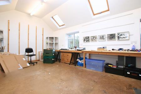 4 bedroom Semi-detached house for sale in Palmer Lane, Barrow-upon-Humber, North Lincolnshire, DN19