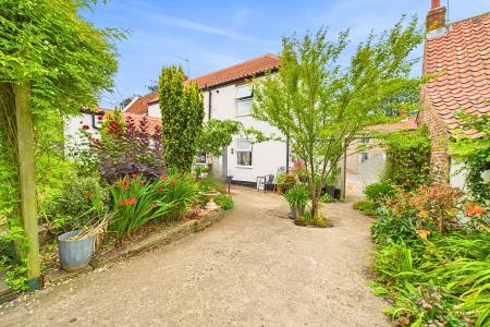 4 bedroom Semi-detached house for sale in Palmer Lane, Barrow-upon-Humber, North Lincolnshire, DN19