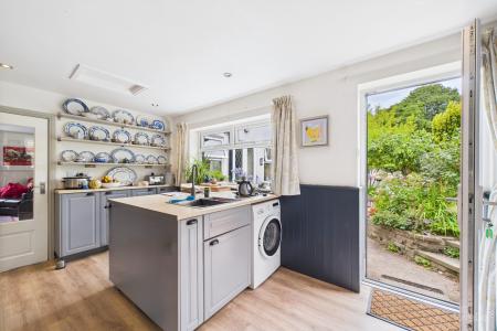 4 bedroom Semi-detached house for sale in Palmer Lane, Barrow-upon-Humber, North Lincolnshire, DN19