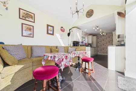 4 bedroom Detached bungalow for sale in Stephen Crescent, Barton-upon-Humber, North Lincolnshire, DN18