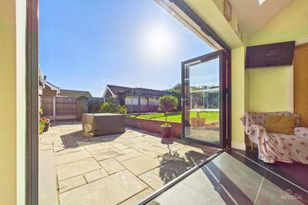 4 bedroom Detached bungalow for sale in Stephen Crescent, Barton-upon-Humber, North Lincolnshire, DN18