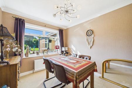4 bedroom Detached bungalow for sale in Stephen Crescent, Barton-upon-Humber, North Lincolnshire, DN18
