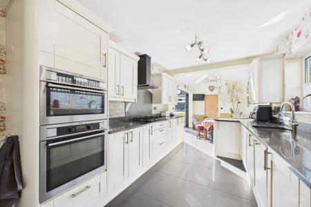 4 bedroom Detached bungalow for sale in Stephen Crescent, Barton-upon-Humber, North Lincolnshire, DN18