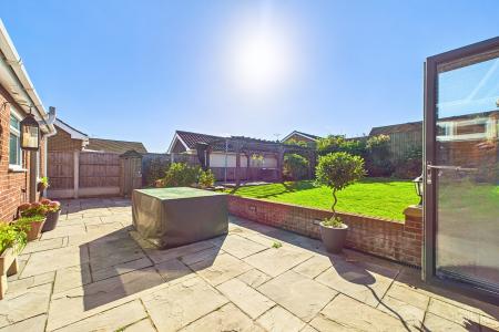 4 bedroom Detached bungalow for sale in Stephen Crescent, Barton-upon-Humber, North Lincolnshire, DN18