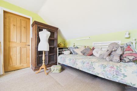 4 bedroom Detached bungalow for sale in Stephen Crescent, Barton-upon-Humber, North Lincolnshire, DN18