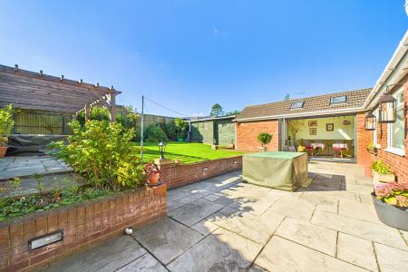 4 bedroom Detached bungalow for sale in Stephen Crescent, Barton-upon-Humber, North Lincolnshire, DN18