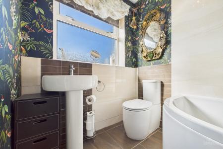 4 bedroom Detached bungalow for sale in Stephen Crescent, Barton-upon-Humber, North Lincolnshire, DN18