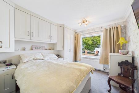 4 bedroom Detached bungalow for sale in Stephen Crescent, Barton-upon-Humber, North Lincolnshire, DN18