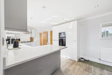 6 bedroom Detached house for sale in Huntsman Close, Goxhill, North Lincolnshire, DN19